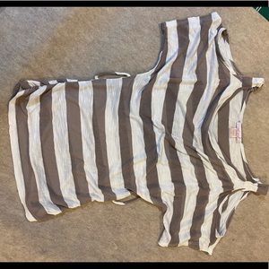 Wet Seal Cold Shoulder Tee S